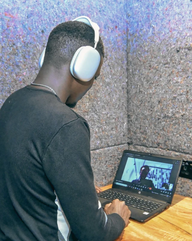 Need a private space to focus or take an important call? Our Skype Booths at Kikao64 offer the perfect blend of privacy and convenience. Plus, with our lightning-fast internet speeds, you can stay connected and productive without a hitch! #Kikao64 #PrivacyBooth #FastInternet